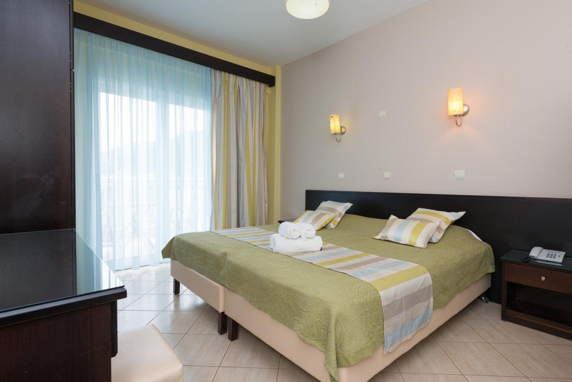 Maranton Beach Hotel Koinira Room photo