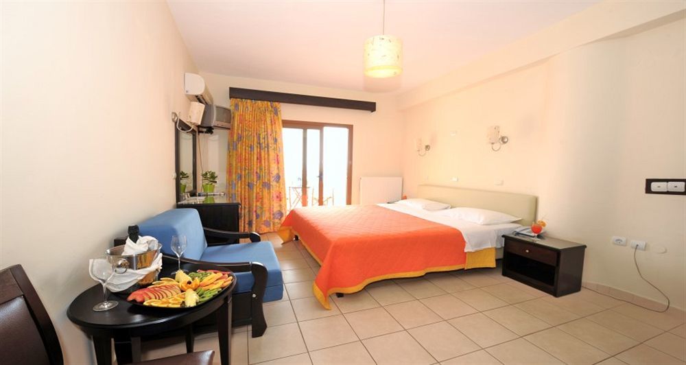 Maranton Beach Hotel Koinira Exterior photo