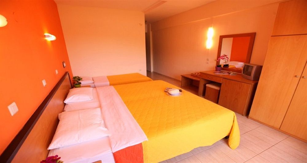 Maranton Beach Hotel Koinira Exterior photo