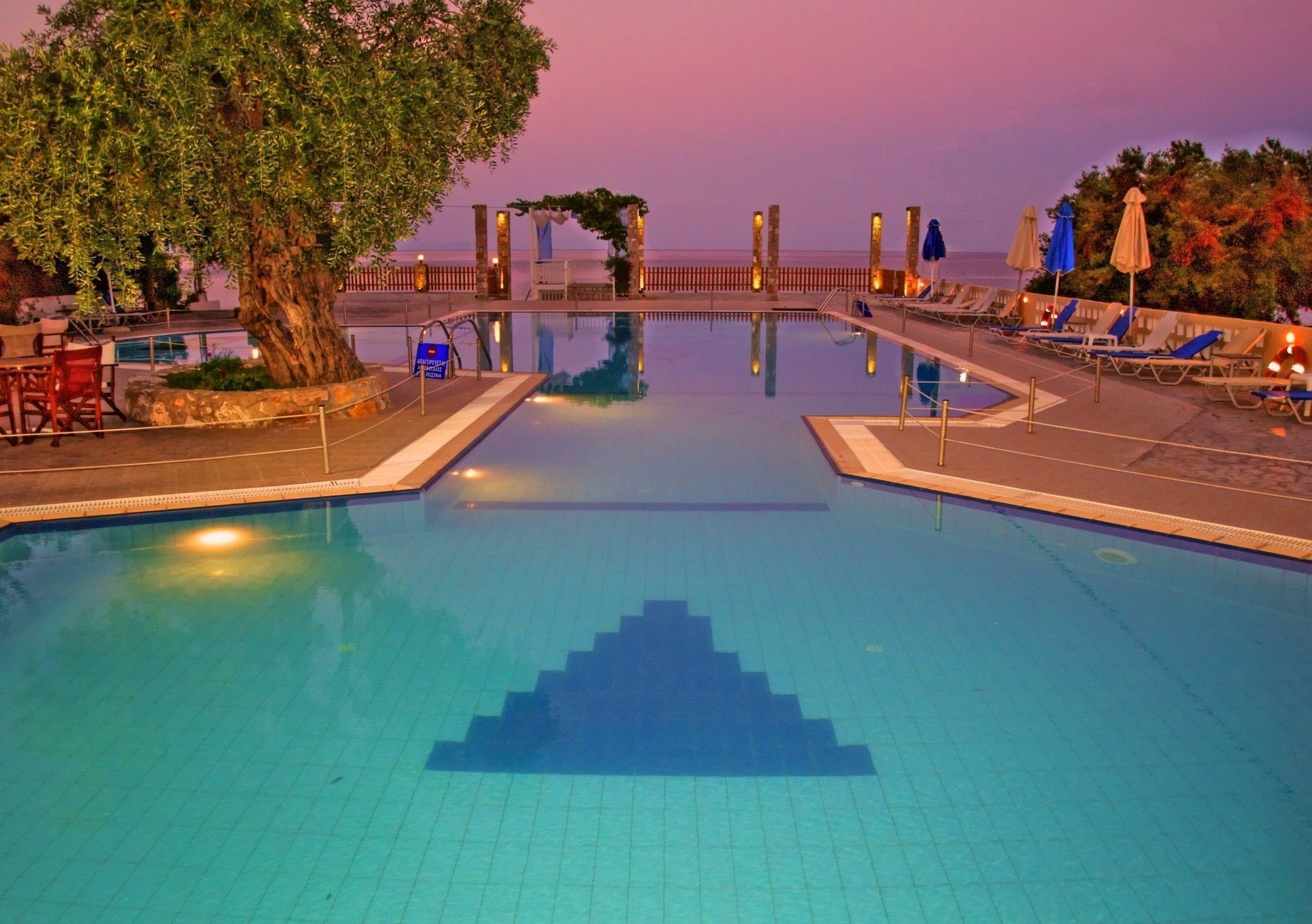 Maranton Beach Hotel Koinira Exterior photo