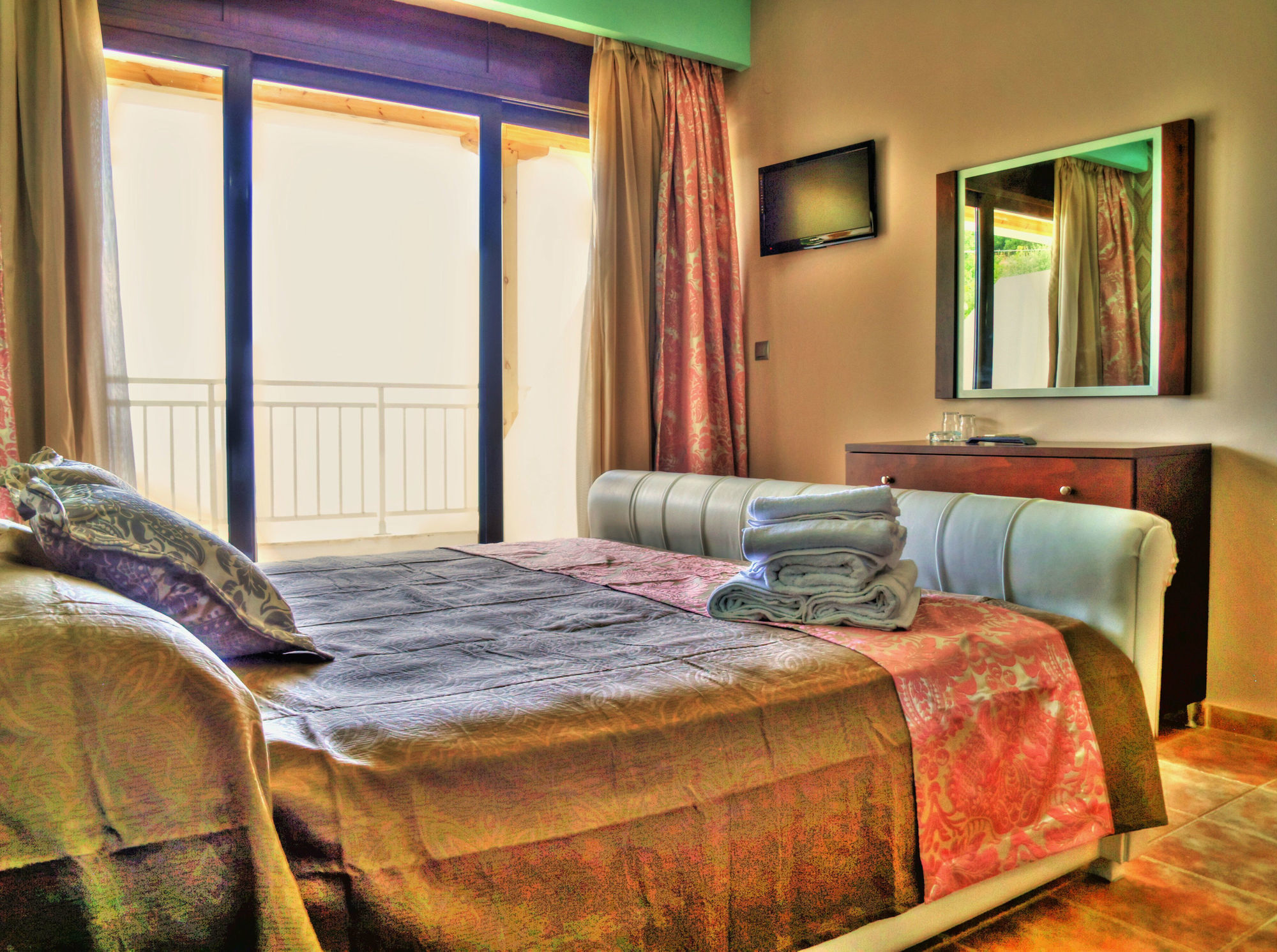 Maranton Beach Hotel Koinira Exterior photo